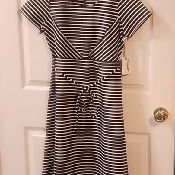 2/20.00 NWT Jessica Simpson Maternity Dress Size small. - Picture 1 of 10